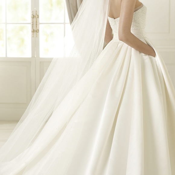 Pronovias Dalamo wedding dress - Picture 2 of 7